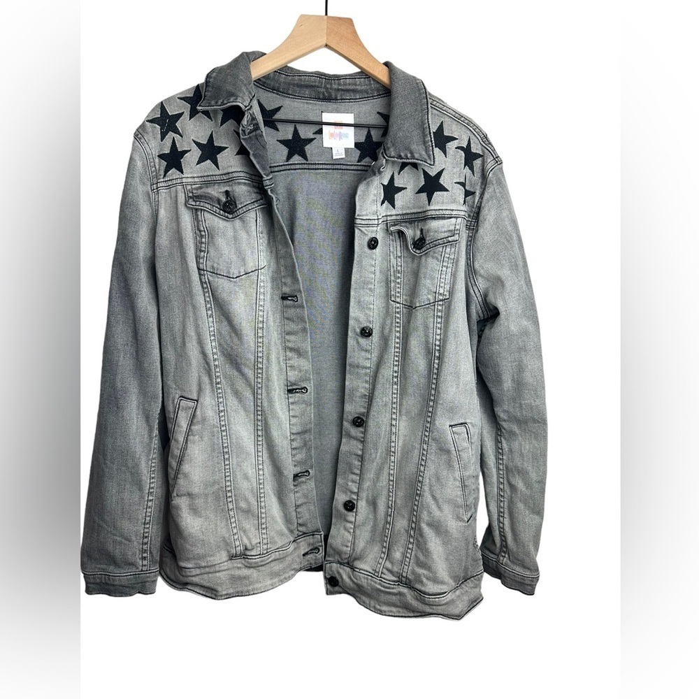 LuLaRoe Jaxon‎ Gray Denim Jean Jacket Embroidered Stars Sz Large Moto
